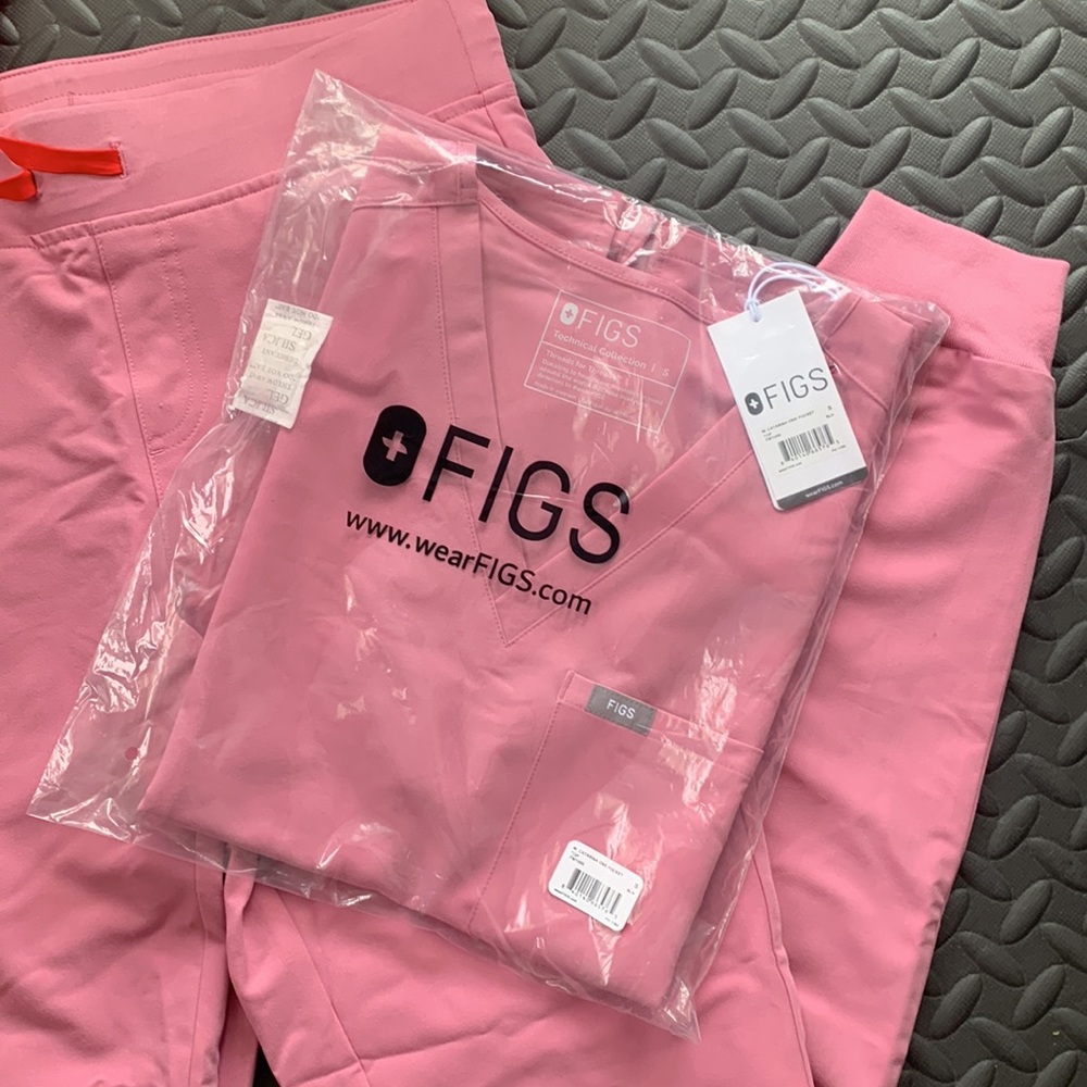 Figs set in chalk pink size small